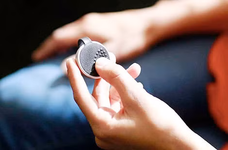 Khoa học cũng hỗ trợ cuộc chiến chống quấy rối tình dục bằng nhiều dụng cụ độc đáo như thiết bị báo động Athena và Stiletto.