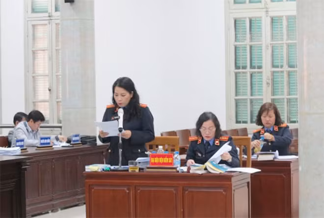 Đại diện Viện kiểm sát đối đáp với các luật sư.