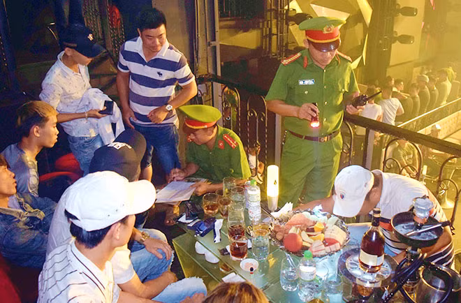 Công an tỉnh Thừa Thiên - Huế kiểm tra, thu giữ số lượng lớn ma túy tổng hợp bên trong quán bar ASTA club.