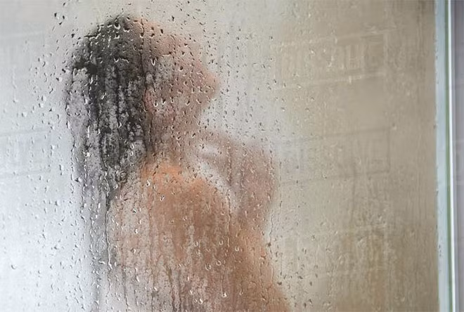 Ma, 36 tuổi, đã quay lén hơn 50 người tắm trong phòng vệ sinh tại nhà riêng và nơi làm việc.