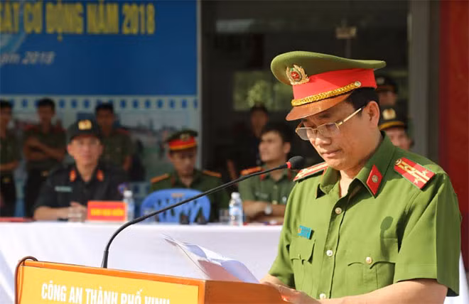Đại tá Nguyễn Mạnh Hùng – PGĐ CA tỉnh Nghệ An nhận xét, đánh giá kết quả huấn luyện.