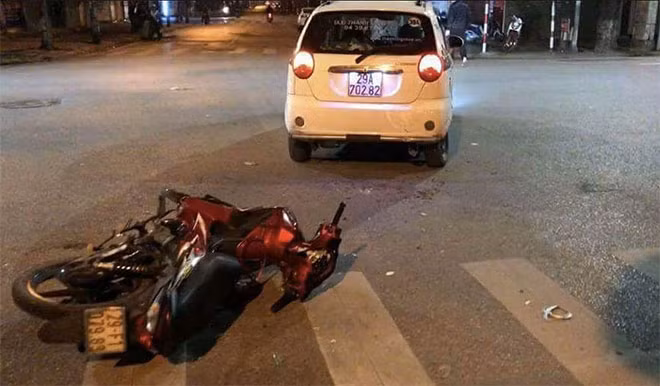 Đối tượng Hùng tự tông vào xe taxi khi nhìn thấy Cảnh sát 141.