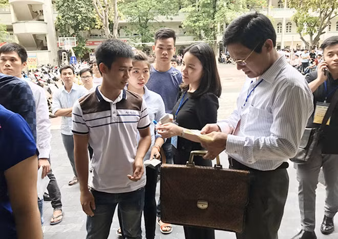 Rất nhiều lao động có nguyện vọng chính đáng nhưng không được dự thi tiếng Hàn năm 2018 do nằm trong danh sách 49 huyện bị cấm. Rất nhiều lao động có nguyện vọng chính đáng nhưng không được dự thi tiếng Hàn năm 2018 do nằm trong danh sách 49 huyện bị cấm.
