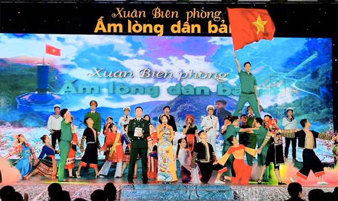 Một số tiết mục đặc sắc tại chương trình giao lưu nghệ thuật “Xuân biên phòng - ấm lòng dân bản” tại Thanh Thủy, huyện Vị Xuyên (Hà Giang).