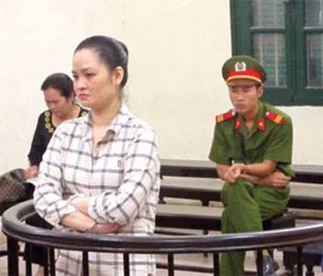 Siêu lừa Nguyễn Nha Trang trước vành móng ngựa.