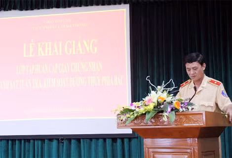 Thiếu tướng Nguyễn Ngọc Tuấn, Phó Cục trưởng Cục CSGT phát biểu tại lớp tập huấn.