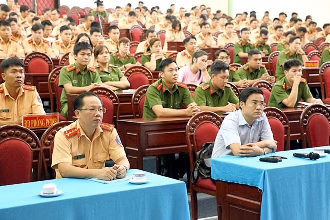 Các đại biểu tham gia hội nghị