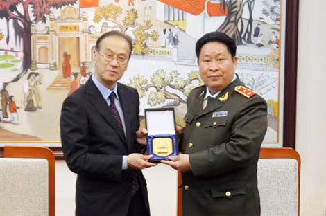 Thứ trưởng Bùi Văn Thành; Giám đốc đối ngoại Tập đoàn Morita của Nhật Bản Baba Fumihiko tại buổi tiếp.
