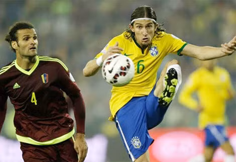 Tuyển thủ Brazil - Filipe Luis trở lại Atletico Madrid sau thời gian không thành công tại Chelsea. (Ảnh: Bleacherreport).