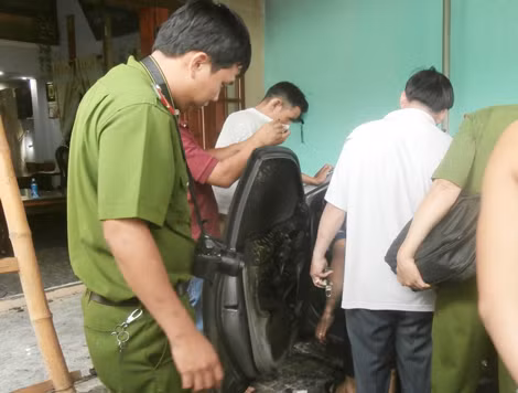 Lực lượng Công an đang khám nghiệm, điều tra vụ việc.