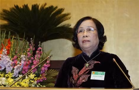 Bộ trưởng Phạm Thị Hải Chuyền trả lời chất vẫn trước Quốc hội.