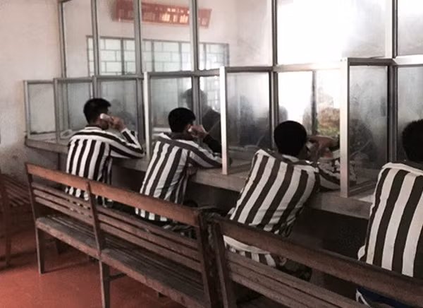 Trại giam Hồng Ca tổ chức cho các gia đình gặp gỡ phạm nhân trước Tết Nguyên đán Bính Thân.