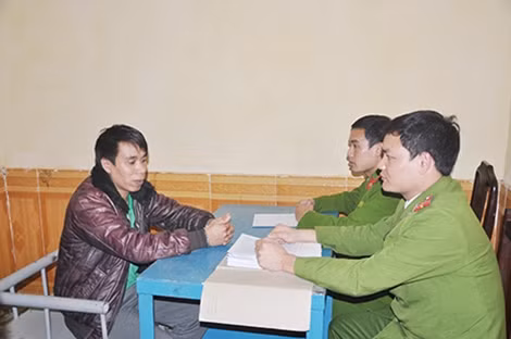 Phạm Văn Thủy tại cơ quan Công an.