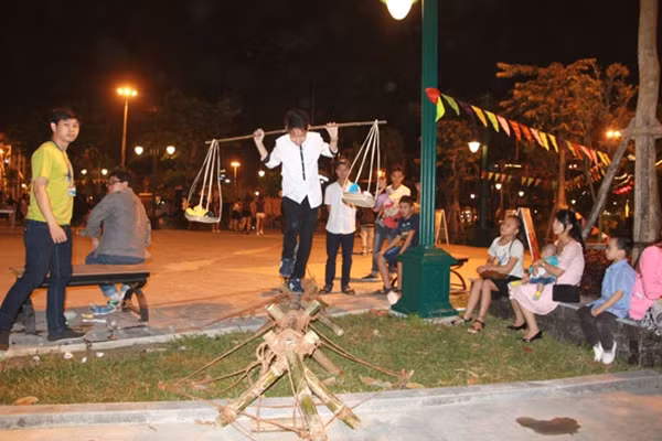 Nhiều trò chơi dân gian đậm chất Tết Việt được tổ chức tại Asia Park.