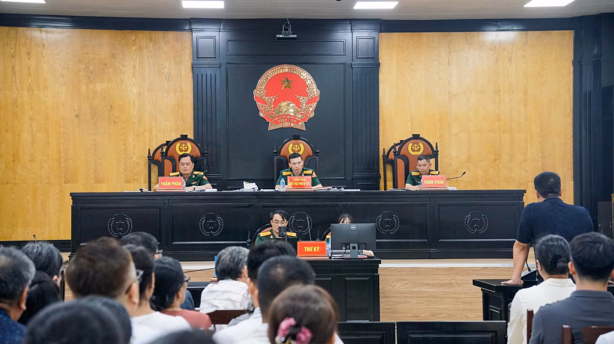 hoi-dong-xet-xu-phuc-tham.jpg