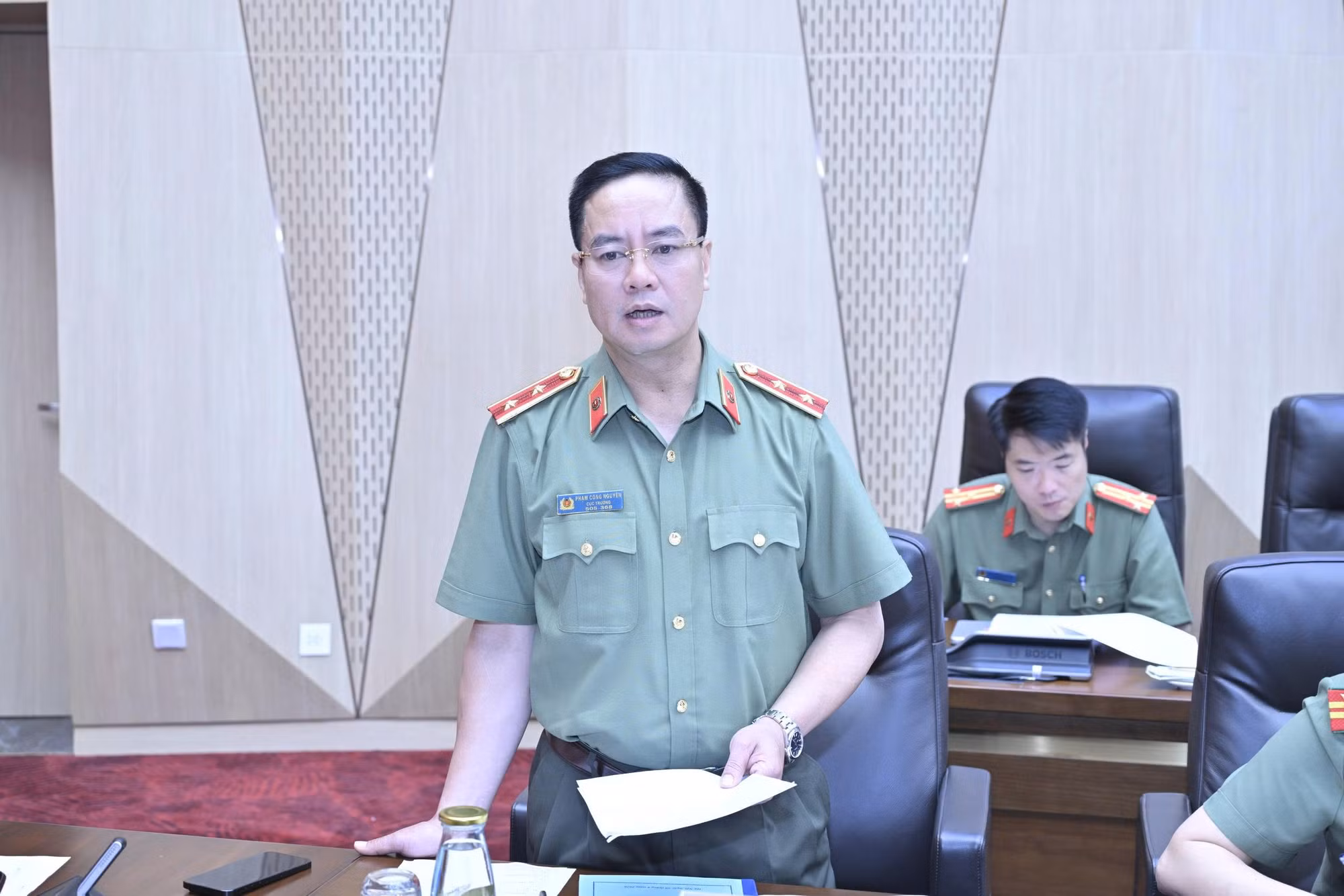 Trung tướng Phạm Công Nguyên, Cục trưởng Cục Pháp chế và cải cách hành chính, tư pháp điều hành phần tham vấn.