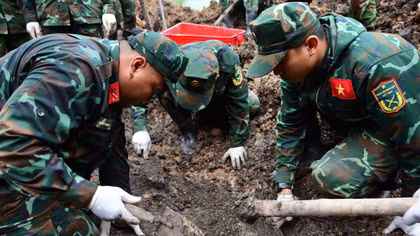 Vượt nắng, thắng mưa, quy tập thêm nhiều hài cốt liệt sĩ tại Công viên Lê Thị Riêng