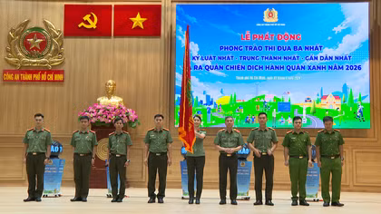 Công an TP Hồ Chí Minh lan tỏa hình ảnh đẹp chiến sĩ Hành quân xanh