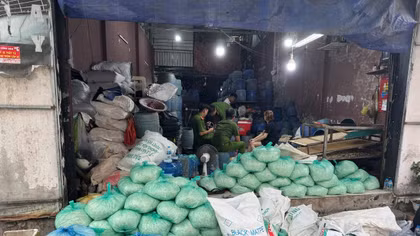 Khởi tố, bắt tạm giam 4 đối tượng dùng "nước kẹo" hóa chất sản xuất hơn 1.000 tấn giá đỗ 