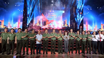 “Tổ quốc bình yên” - Hành trình nghệ thuật tôn vinh lực lượng An ninh nhân dân