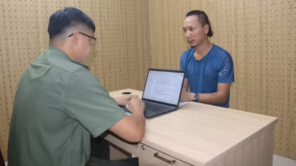 Khởi tố đối tượng thả diều gắn đèn gây cản trở giao thông đường không
