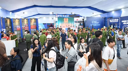 Người dân hào hứng trải nghiệm tại chuỗi sự kiện “Tổ quốc bình yên” 