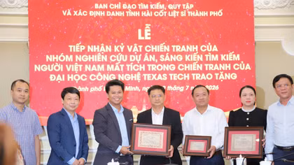 Tiếp nhận kỷ vật và hồ sơ liệt sĩ do Đại học Texas Tech trao tặng