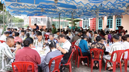 Tình thân kết nối thắp sáng ước mơ hoàn lương