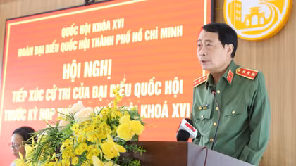 Thứ trưởng Lê Quốc Hùng giải đáp thỏa đáng nhiều ý kiến cử tri TP Hồ Chí Minh