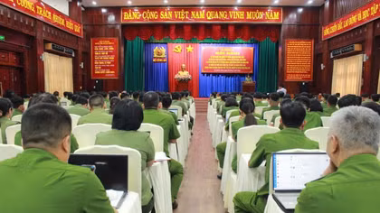 Bồi dưỡng nghiệp vụ pháp luật hành chính Công an khu vực phía Nam