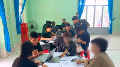 Tiếp nhận, xử lý hàng loạt công dân xuất cảnh trái phép bị phía Campuchia trục xuất