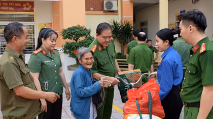 Công an TP Hồ Chí Minh luôn gần dân, sát dân…