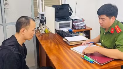 Bắt kẻ cướp giật tài sản của cụ bà bán vé số 