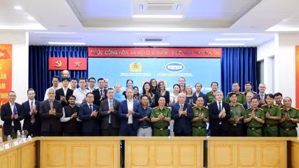 Phối hợp với các cơ quan ngoại giao đấu tranh phòng, chống tội phạm ma túy