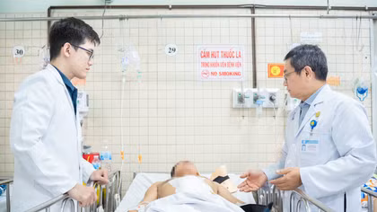Nỗ lực cứu sống nạn nhân bị thương nặng trong vụ tai nạn trên cao tốc