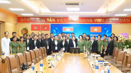 Đào tạo nghiệp vụ điều dưỡng cho cán bộ Bộ Nội vụ Vương quốc Campuchia