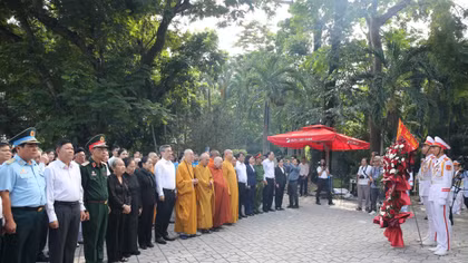 Lãnh đạo TP Hồ Chí Minh dâng hương tri ân các Anh hùng liệt sĩ 