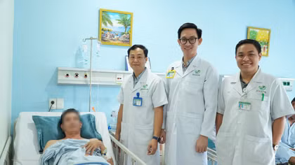Cứu chữa bệnh nhân bị tổn thương nặng vùng sinh dục do bỏng điện cao thế