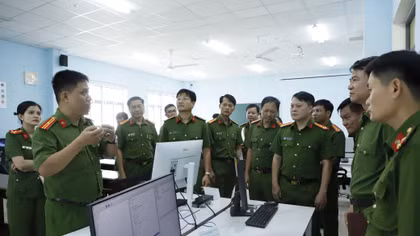 Trang cấp hàng trăm thiết bị hiện đại cho Trường Đại học CSND