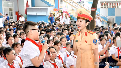 Học sinh, sinh viên Hà Nội: Nói không với vi phạm giao thông