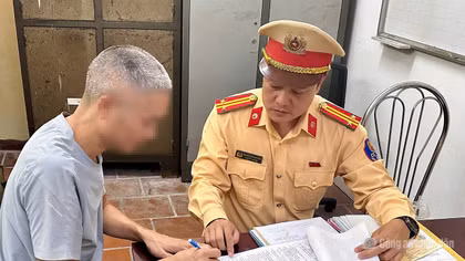 Làm rơi vãi bùn đất trên đường Võ Chí Công, tài xế xe tải bị xử phạt