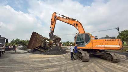 Cưỡng chế, xử lý 6 bến vật liệu xây dựng không phép ven sông