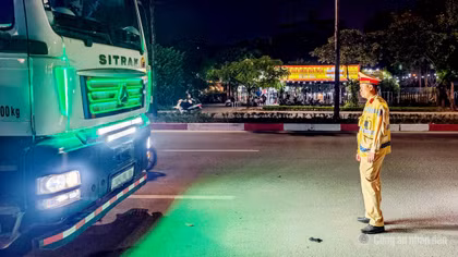 CSGT xử phạt hàng loạt xe độ đèn, còi hơi sai quy định