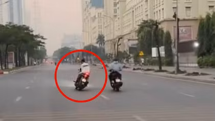 Hai nữ quái xế chạy xe SH lạng lách gây nguy hiểm tại Hà Nội