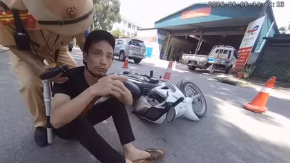 CSGT khống chế đối tượng mang ma túy định tháo chạy