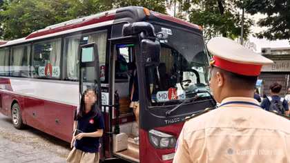Xe đưa đón học sinh: Siết chặt an toàn từ người lái đến phương tiện
