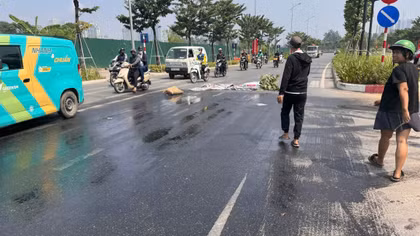 Bục bình nhiên liệu, tài xế vẫn cho xe chạy khiến nhiều người ngã