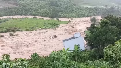 Mưa lũ làm sập nhà dân tại Lai Châu