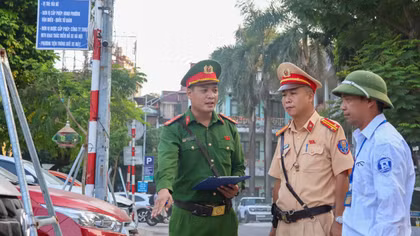 Công an Hà Nội xử lý nhiều điểm trông giữ xe vi phạm, ô tô dừng đỗ sai quy định