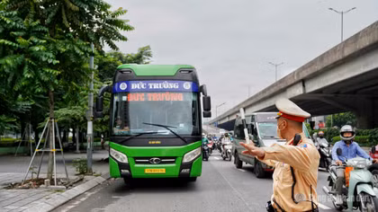 CSGT Hà Nội siết chặt kiểm soát an toàn từ xe khách đến xe tải